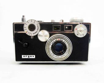 Vintage Argus C3 35mm Camera "The Brick". Circa 1930's - 1960's.