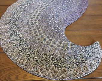 Homemade tablerunner, spiral tablerunner, purple tablerunner,
