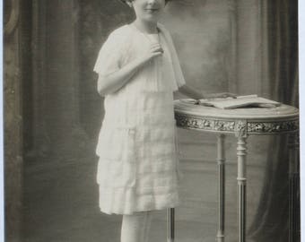 Original photography black and white vintage portrait girl studio-early 20th century-France-Le creusot