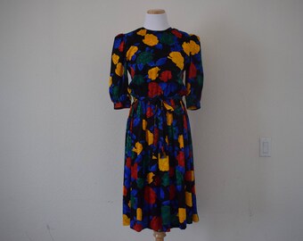 FREE usa Shipping Vintage Womens retro polyester dress / colorful abstract dress/ scoop neck/ silk/ three quarter sleeve/ 1980's/ size 6