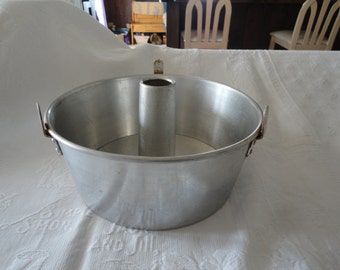 Mirro Round Aluminum Bundt Angel Food Cake Pan 2 Piece USA Made 5394 M Vintage Bakeware