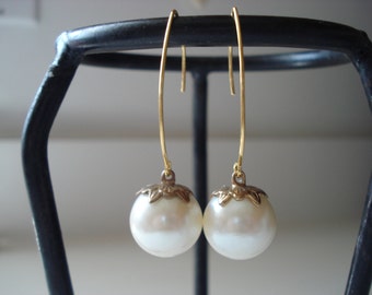 Vintage Art Deco White Ivory Pearl Glass Ball Drops Gold Earrings Elegant 1960's