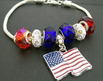 4th of July Charm Bracelet, Patriotic Bracelet, Flag Bracelet, Red White Blue Bracelet, American Flag bracelet, Charm Bracelet. Flag Charm