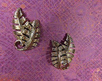 Vintage Gold Leaf Clip Earrings - V-EAR-640 - Gold Clip Earrings