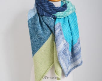 Knitted shawl, R592