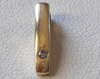 A quality 1980s 18ct gold and solitare diamond pendant