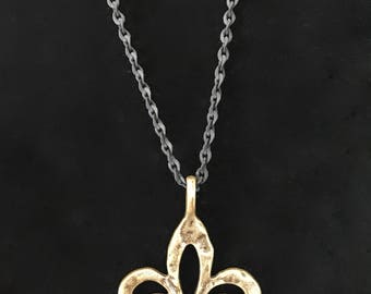Fleur-de-lis Pendant - Brass