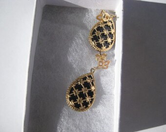 SALE..14 K Gold Onyx Earrings
