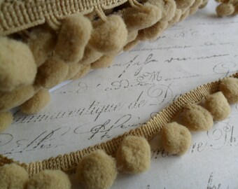 Light Fawn Dangling Pom Pom Trim