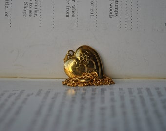 Vintage Heart Locket - 1970s Golden Heart Locket, Sweetheart Locket, Free Shipping