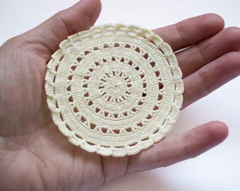 crochet dollhouse rug, dolls house rug, pale yellow rug, miniature doily, crochet dollhouse doily, 12th scale dollhouse accessories,