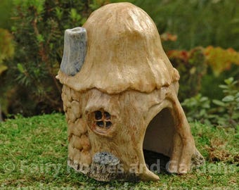 KNOTHOLE TOAD HOUSE