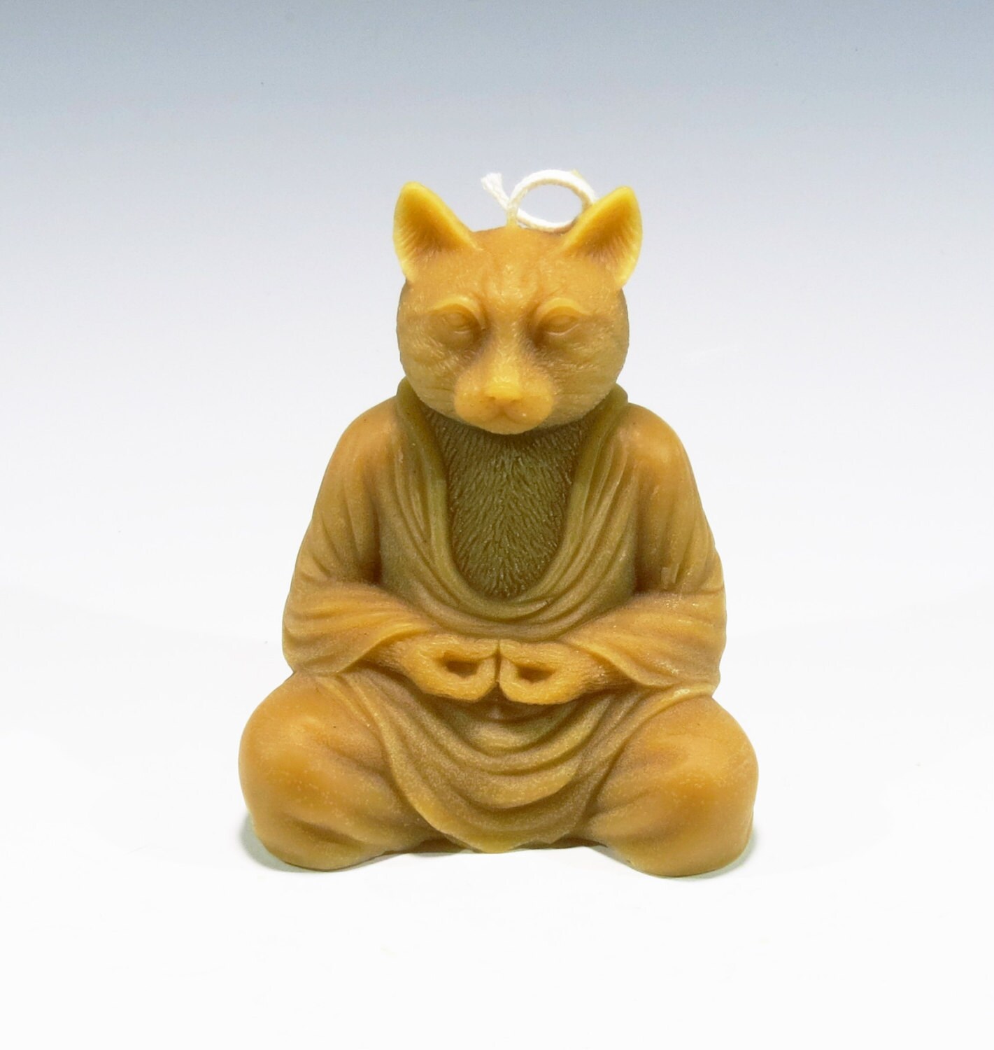 happy cat buddha statue