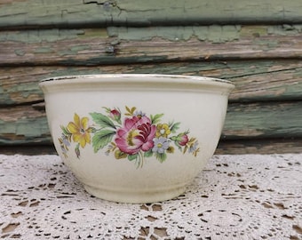 Homer Laughlin Kitchen Kraft Oven Serve Vegetable/Mixing Bowl with Floral Spray Design