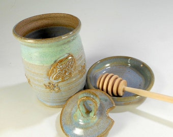 Ceramic honey dipper pot, pottery honey jar set with lid, saucer and stick, honey pot with bee, stoneware honey jar blue gray and green