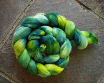 Seaglass, 4 oz of hand dyed merino roving