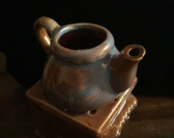 Brown tea pot with a hint of blue