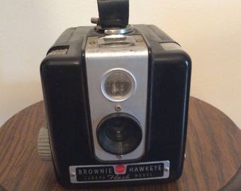 Old Vintage BROWNIE HAWKEYE Camera / Collection / Great Photo Prop
