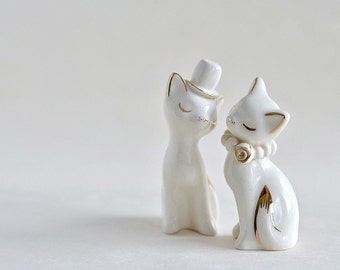 Cat cake topper, wedding, gold or platinum, ivory- white wedding, ceramic cat cake topper wedding, bride and groom cats - wedding keepsake