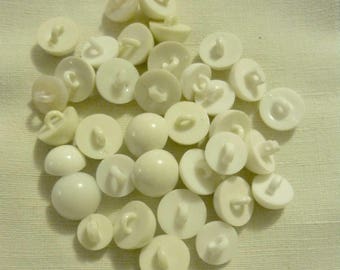 Lot 35 plastic buttons and unbleached white curved 12 to 14 mm
