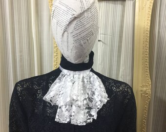 Victorian lace collar Jabot drape Elegant Gothic Lolita Steampunk Cream white cosplay Geechlark 5078