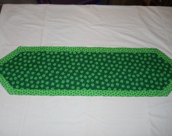 St. Patricks Day/ Valentine's Day Reversible Tablerunner