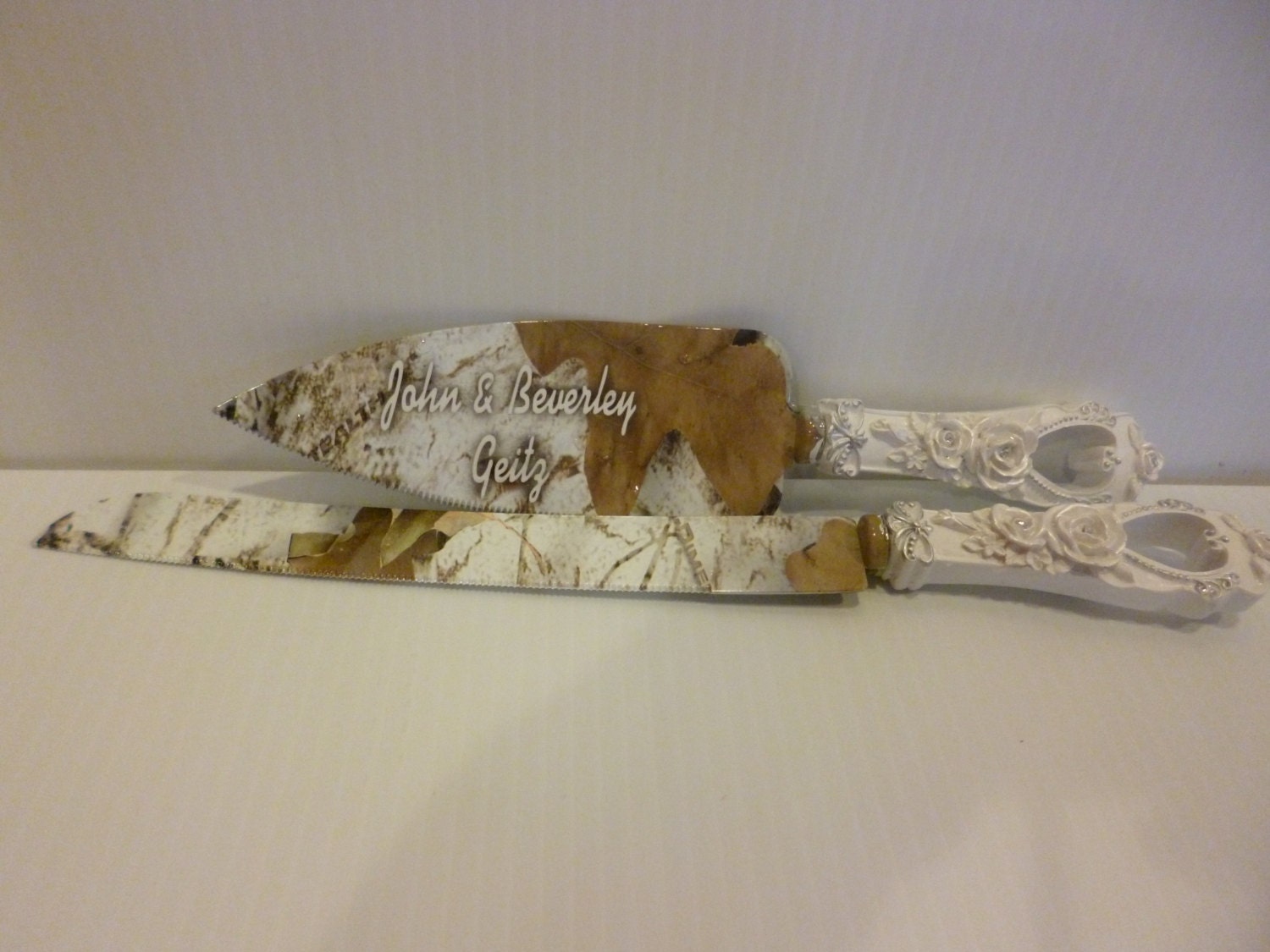Rustic Wedding Camo Cake Knife And Serving Set In Snow Rustic Wedding Camo Cake Knife And Serving Set In Snow