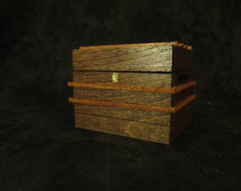 Dollhouse miniatures, dollhouse accessories