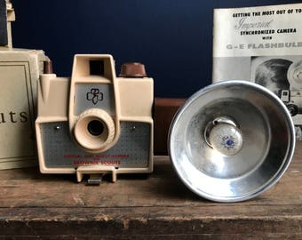 Official Girl Scout Camera For Brownie Scouts In Original Box With Flash Attachment, Sylvania Bulbs, And Manuals