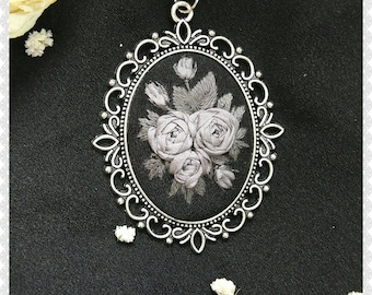 GR8 gray roses necklace