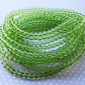Czech Pressed Glass Round Beads, Druk, 5mm, 40 beads, Transparent Peridot