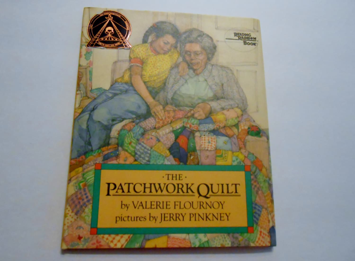 The Pathwork Quilt Reading Rainbow Book Hardback written by