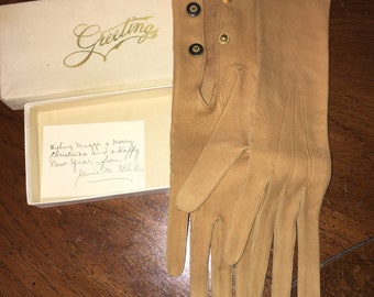 Very old childrens’ gloves