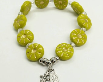 Women's Miraculous Medal San Damiano Crucifix Olive Green Flat Glass Beads Rosary Stretch Bracelet Handmade Catholic Gifts