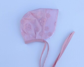 baby bonnet//cotton baby bonnet// baby sun bonnet // modern baby bonnet // baby hat // brimmed bonnet //flower bonnet