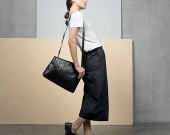 Messenger Bag, black Bag, Cross body leather bag, Fold Over bag, Black Leather Messenger Bag, Cross Body Tote, Crossbody Purse, handmade