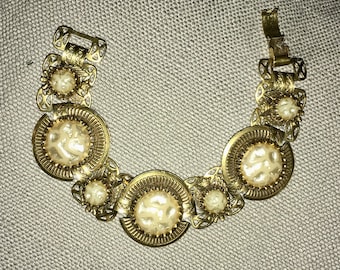 Bold Vintage Gold Tone / Pearl bracelet