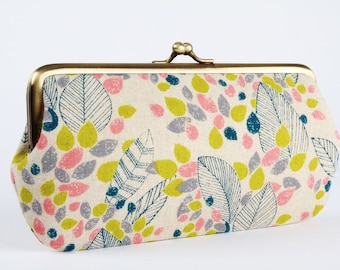 Frame purse with two sections - Leaves in lime grey and pink - Wowlet / Kisslock wallet / Japanese fabric / green peach slate