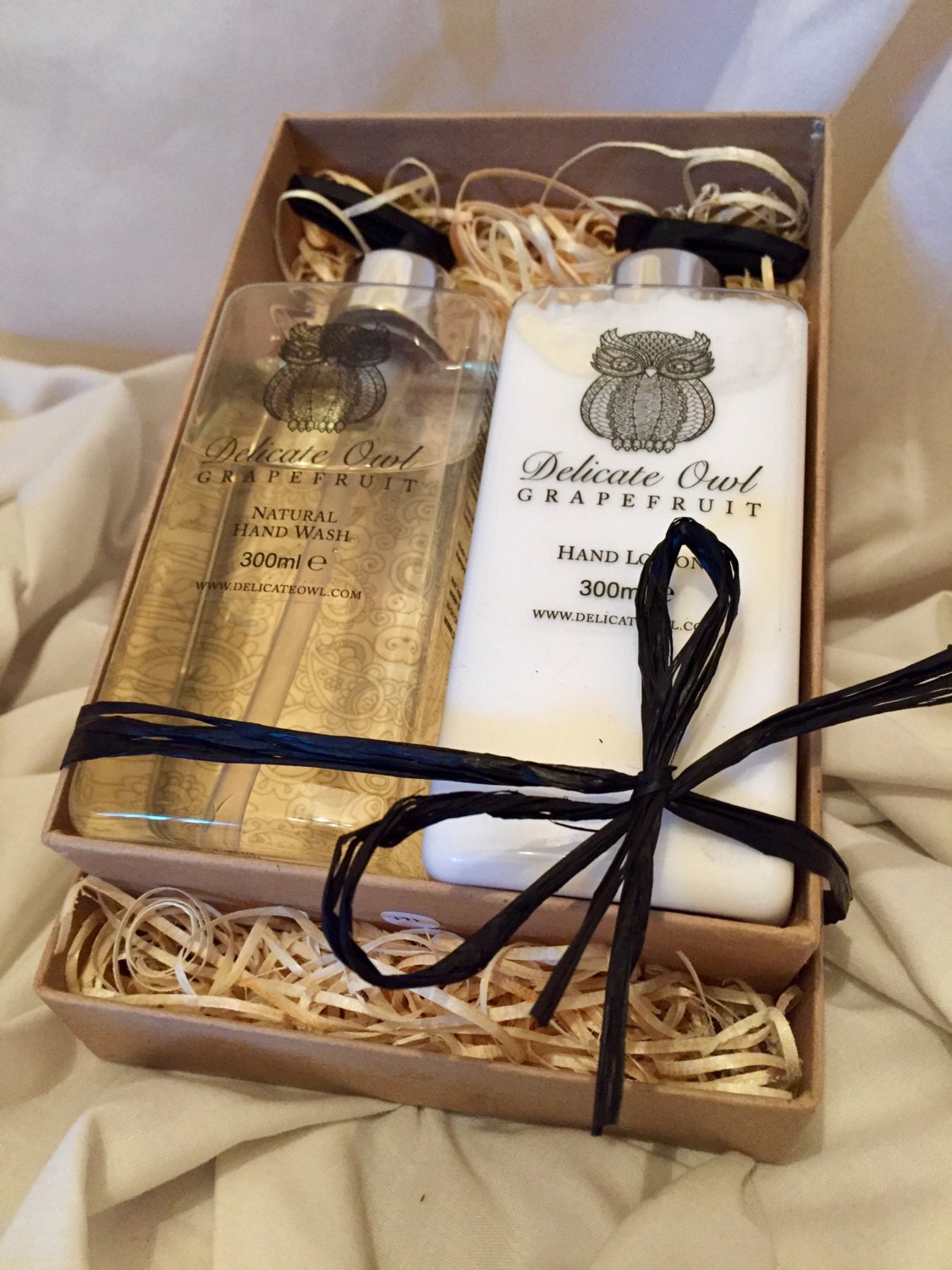 Natural hand / body wash & lotion gift box x2 300ml bottles