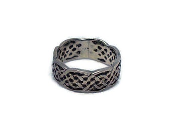 Sterling Silver Ring - Size 6 - Sterling Silver Detailed Band
