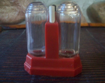 Art Deco One-piece Salt and Pepper Shaker