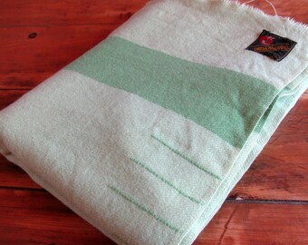 Eaton's Trapper Point 100% Wool Blanket 3.5 Point Light Green 61.5" x 82"