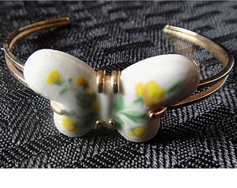 Vintage 1978 AVON Porcelain Butterfly & Gold Tone Metal Open Bangle / Cuff Bracelet (1550)