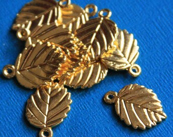 10 pcs of Gold plated leaves pendant 13x19mm