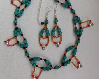Jewelry set with skulls.