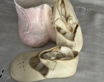 French Vintage Soft White Kid Leather, Pearl Button Strap Cradle Shoes, Soft Bottom, Estimate Size 0-1 Baby Shoes, c. 1950