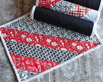 Quilted Placemats - Set of 4 Placemats - Patchwork Placemats - Handmade Placemats - Home Decor - Table Decor - Fabric Placemats
