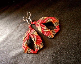 Woven macrame earrings with coated cotton thread