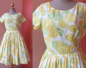 50s Dress Vintage 1950s Dress Pin Up Dress Rockabilly Dress Floral Dress Flower Dress Pleated Dress Knee Length Dress Short Sleeve Medium