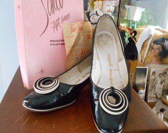 1960's Andrew Geller Black Patent Leather Shoes Very Mod and Groovy